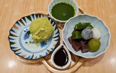 ไอศรีมชาเขียว ซอสชาเขียว