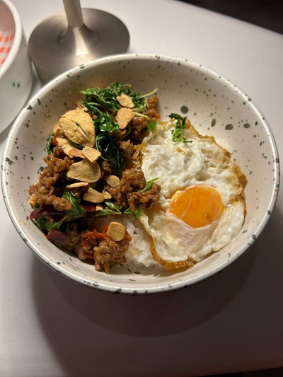 ข้าว กะเพราเนื้อ