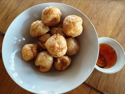 ลูกชิ้นกุ้งทอด