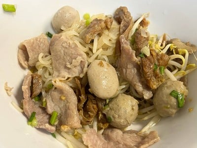 เส้นหมี่ลูกชิ้นเนื้อ+เนื้อสด