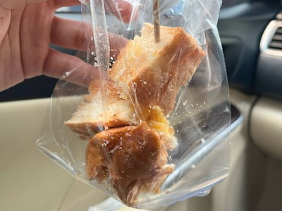 ขนมปังปิ้งราดนมข้นหวาน