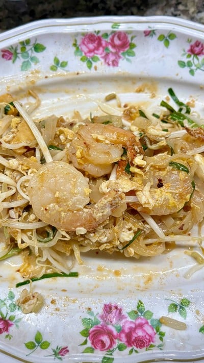 ผัดไทยกุ้งสด