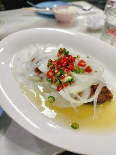 ยำปลาอินทรีย์เค็ม