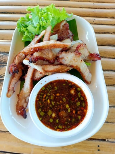 คอหมูย่าง