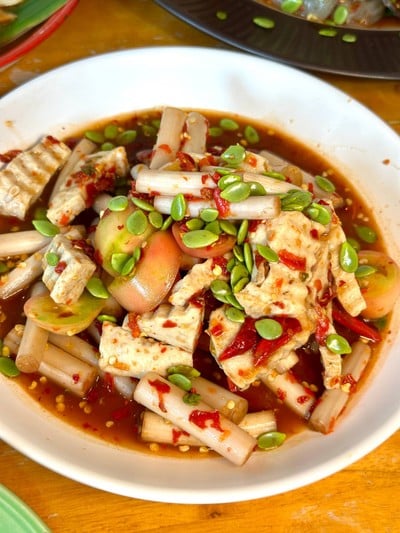 ตำไหลบัวหมูยอกุ้งสด