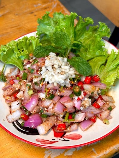 ยำไข่มดแดง