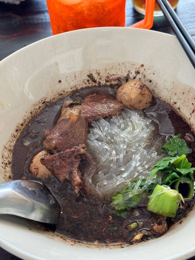 ก๋วยเตี๋ยวเรือเนื้อพิเศษ