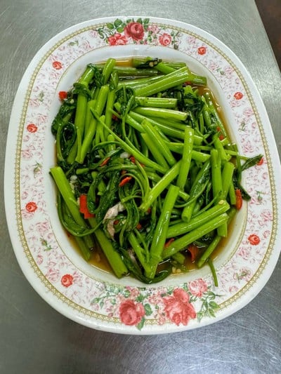 ผัดผักบุ้ง