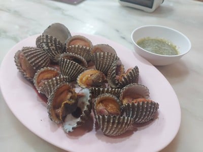 อาหาร หรือ เครื่องดื่ม