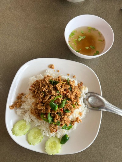 กระเพราหมูสับ