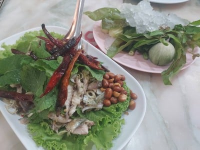 อาหาร หรือ เครื่องดื่ม