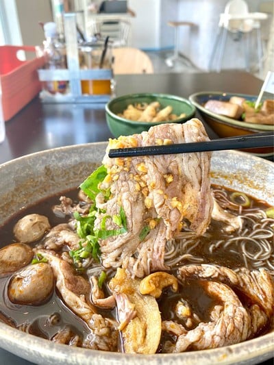 เมนูของร้าน ก๋วยเตี๋ยวเรือ เสือร้องไห้ พระนครศรีอยุธยา