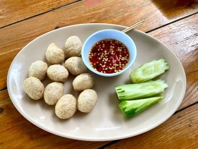 ลูกชิ้นหมูทอด