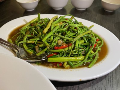 ผัดผักกระเฉด