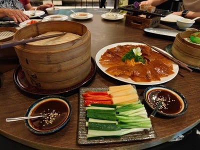 เป็ดปักกิ่งย่างไม้ลิ้นจี่