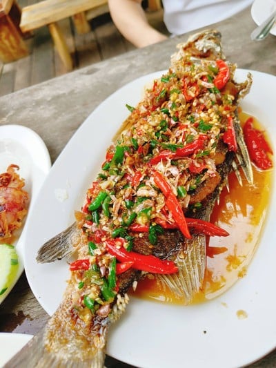 ปลากะพงราดพริก