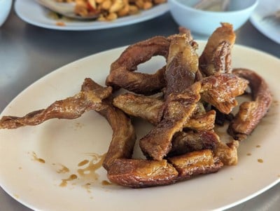 คอหมูคั่วเกลือ
