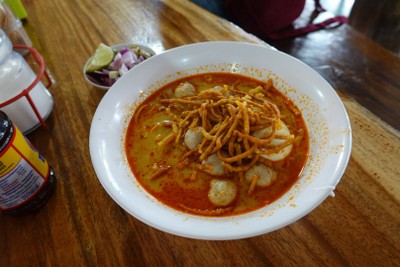 ข้าวซอยลูกชิ้น