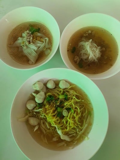 บะหมี่เหลืองลูกชิ้น