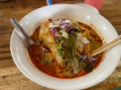 ข้าวซอยไก่ไข่ต้ม