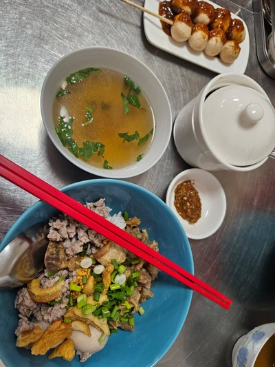 ข้าวต้มแห้งกระดูกหมู