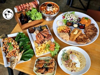 อาหาร หรือ เครื่องดื่ม