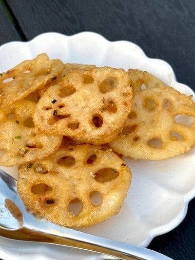 รากบัวทอด