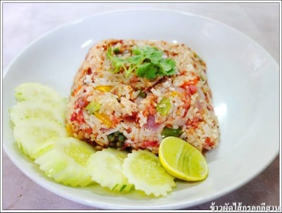 ข้าวผัดไส้กรอกอีสาน