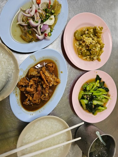 อาหาร หรือ เครื่องดื่ม