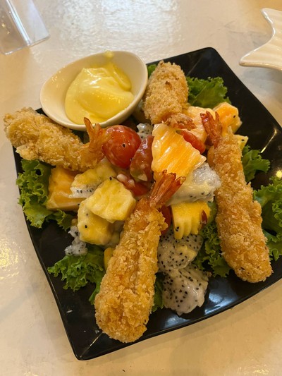 สลัดกุ้งทอด