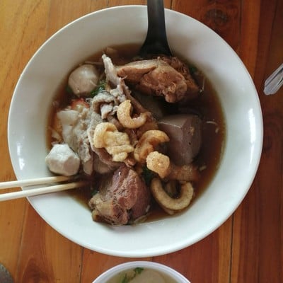 ป้าเพ็ญ ก๋วยเตี๋ยวลึกลับ