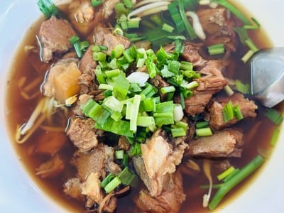 ก๋วยเตี๋ยวเนื้อเจ๊ดำ กันทรลักษ์