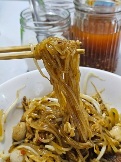 เส้นเล็กแห้ง ไก่หมัก+ลูกชิ้นเนื้อ