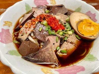 บะหมี่ก๋วยจั๊บตับเลือดไข่