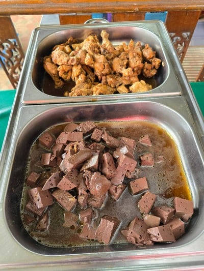 อาหาร หรือ เครื่องดื่ม