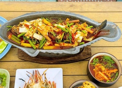 ท่าน้ำขวัญ กุ้งเผา ริเวอร์วิว