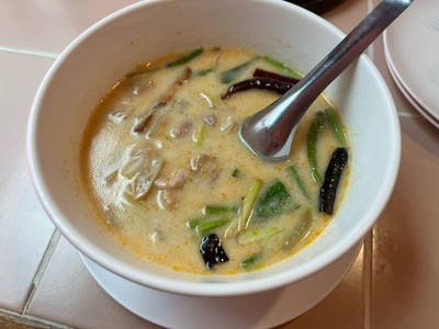 ต้มข่าไก่