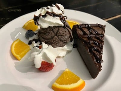 บราวนี่ช็อกโกแลตไอศกรีม