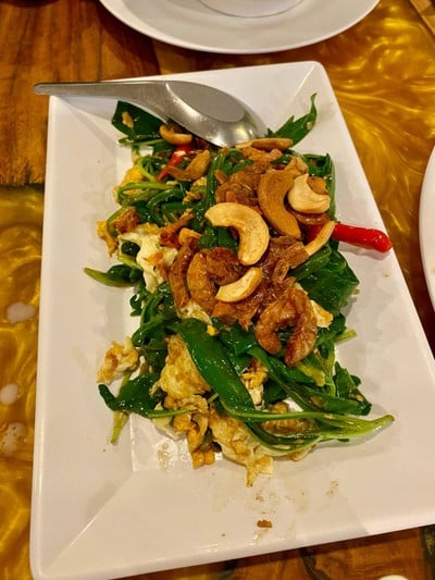 ใบเหลียงผัดไข่