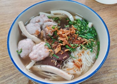 ก๋วยจั๊บญวณพิเศษเลือด