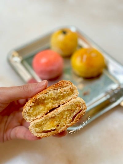 "老婆餅" - Wife Pastry (4.1MYR)