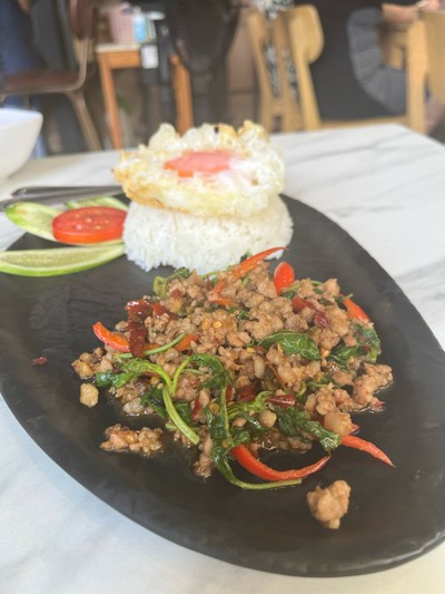 กะเพราถาดไข่ดาว
