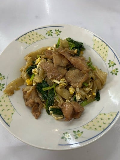 เส้นใหญ่ผัดซีอิ๊วใส่ไข่
