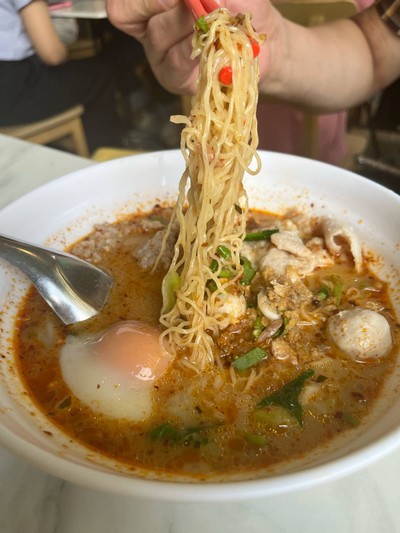 บะหมี่ต้มยำน้ำข้นไข่ออนเซ็น