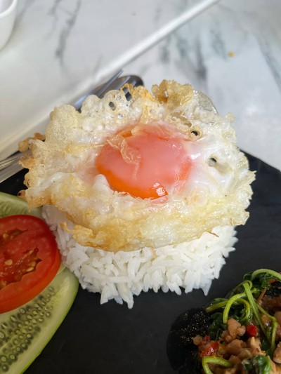 กะเพราถาดไข่ดาว