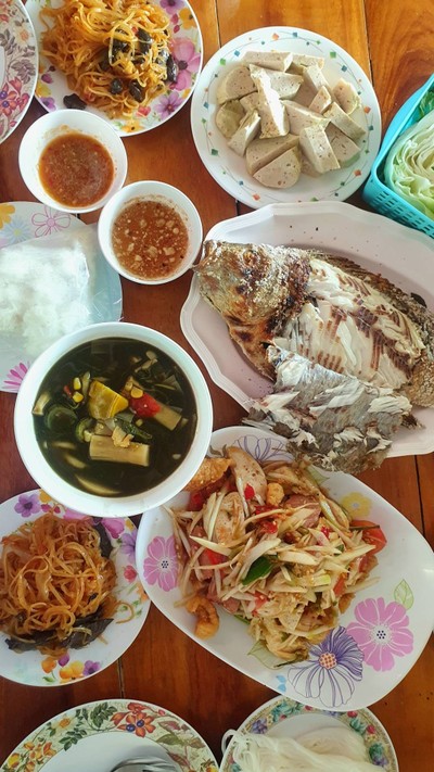 อาหาร หรือ เครื่องดื่ม