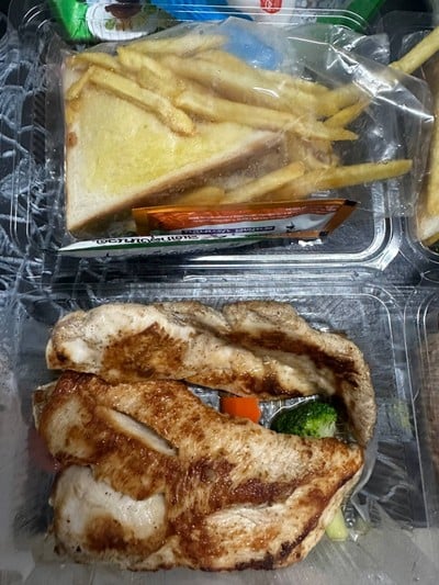 อาหาร หรือ เครื่องดื่ม