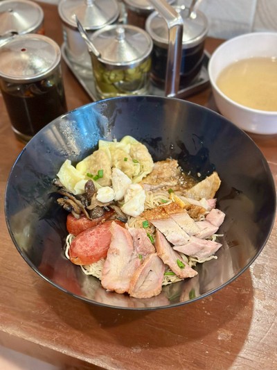 บะหมี่เกี๊ยวทรงเครื่อง