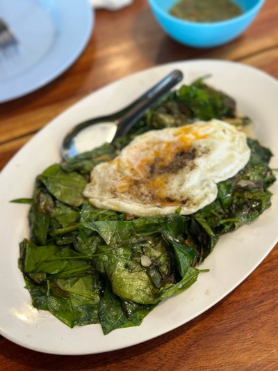 ใบเหลียงผัดไข่หน้าแตก