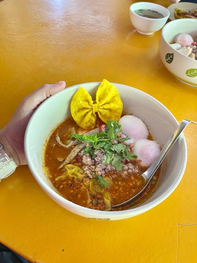 บะหมี่ต้มยำวีไอพีเพิ่มไข่